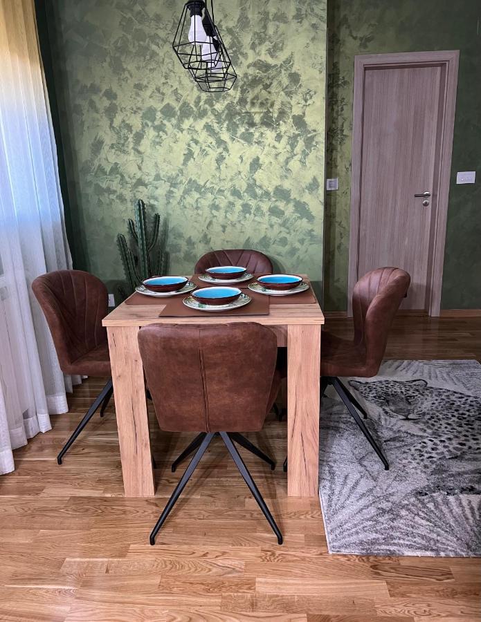 Jungle Lux Apartment Čačak Extérieur photo